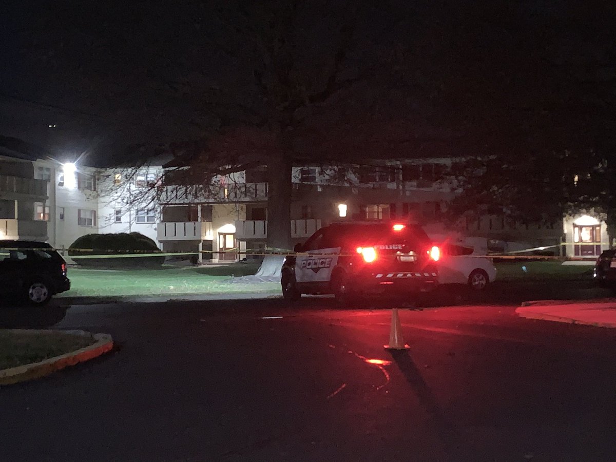 @FallsTwpPolice are still on scene of a reported shooting.leaving multiple victims arriving at the ER at Jefferson Bucks Hospital. Police say there is no public threat.