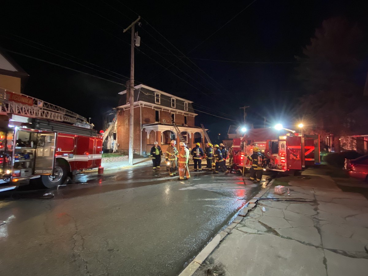 Early AM house fire in Derry, Westmoreland County.  The @RedCrossGPA is helping 6-7 individuals including several children who lived here. 1 firefighter has a leg injury. Fire started in the back of the home, nothing on cause yet.  Avoid N. Chestnut 