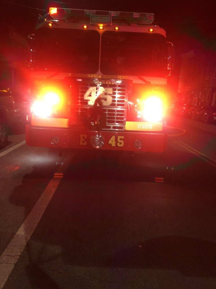 2nd Alarmers Volunteers last night at 33rd & Cumberland St providing rehab support at this dwelling fire 