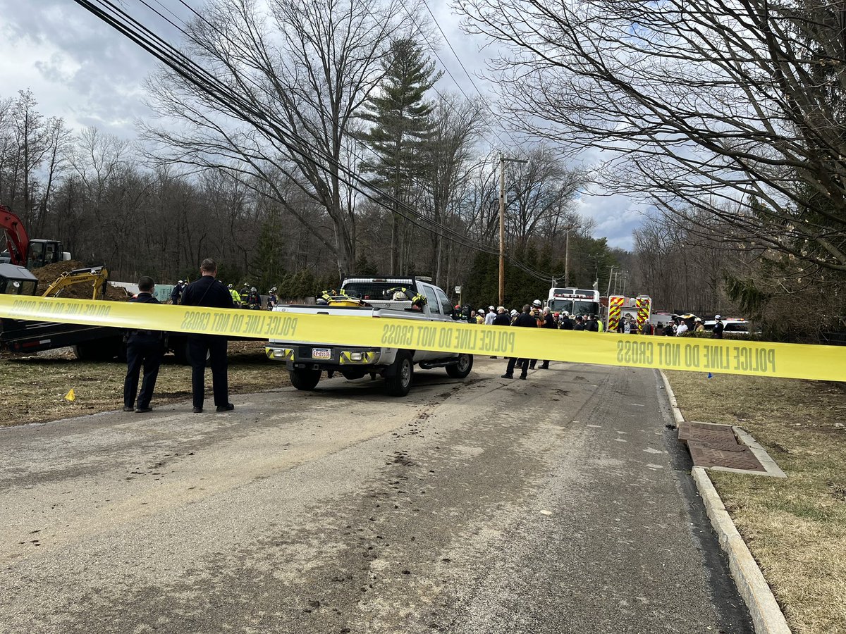 2 people pulled from trench in Lower Merion Twp., Montgomery County