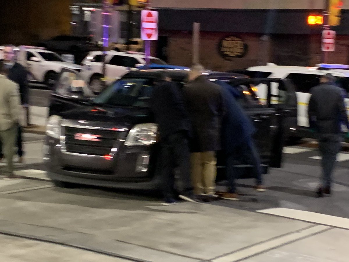 Detectives finding bullets inside @uber suv,driver sped to Philadelphia Police  headquarters for help as shooters followed&shot at him.  Two bullet holes visible through windshield just above steering wheel   @PhillyPolice also found shooting scene 24th and Polar area 