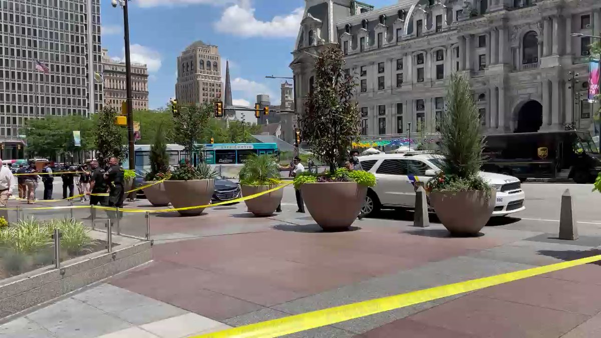 On scene of a shooting in Center City at @SEPTA station, several train entrances shut down