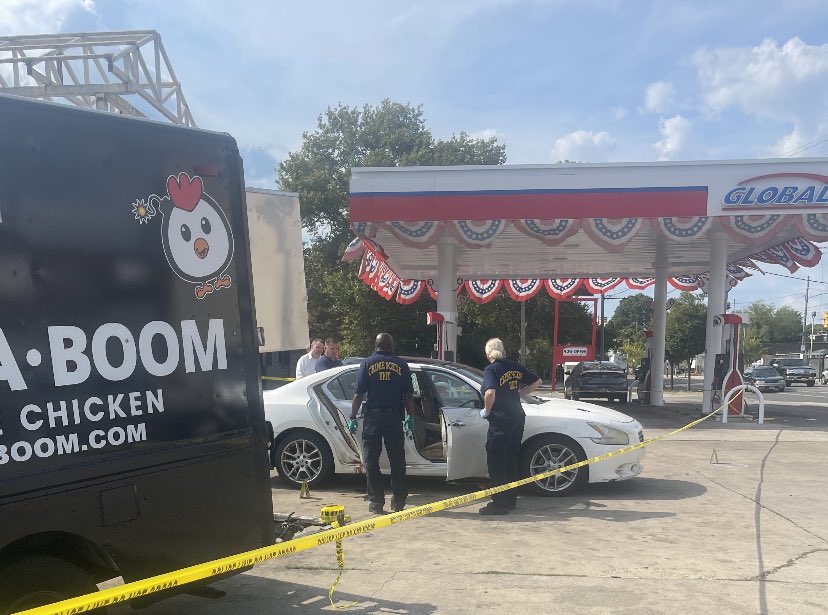 20yr old man just shot and killed after white Nissan accidentally bumped back of Hyundai in front in Chick-A-Boom drive-thru while ordering. Victim's friend told @PhillyPolice how minor accident turned murder scene 