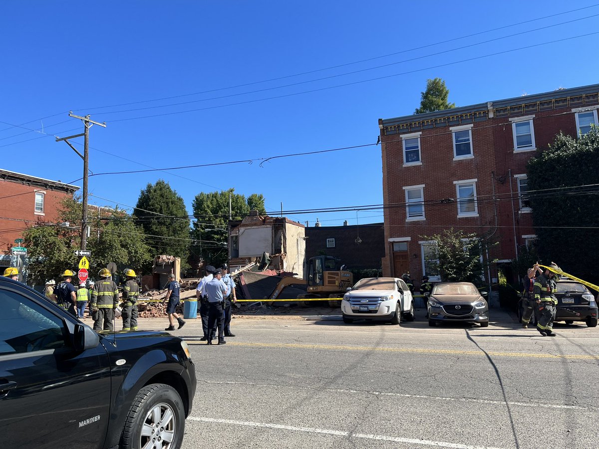 The building that used to house Key Pizza in Kensington collapsed this morning while crews worked nearby.   Told thankfully no one was hurt but neighbors angry / concerned about damage and endless construction