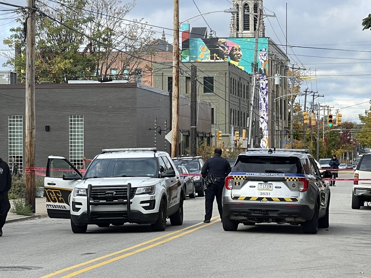 PghPolice are on the scene of a shooting in Homewood South. This is on Kelly St. between Zenith Way and Sterrett St