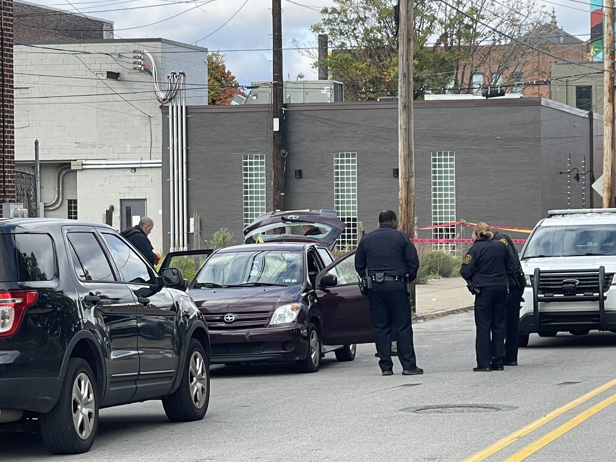 @PghPublicSafety said detected 13 rounds on Kelly St. The victim was a man in his 20s. He's alive, but his condition is unclear.   Three people are detained for questioning. A firearm was recovered about a block away on N Lang Ave