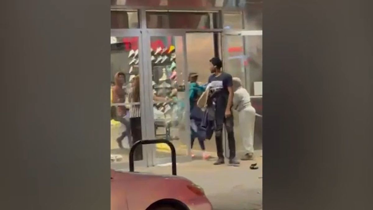 At least 15 arrested after looting erupts in Philadelphia