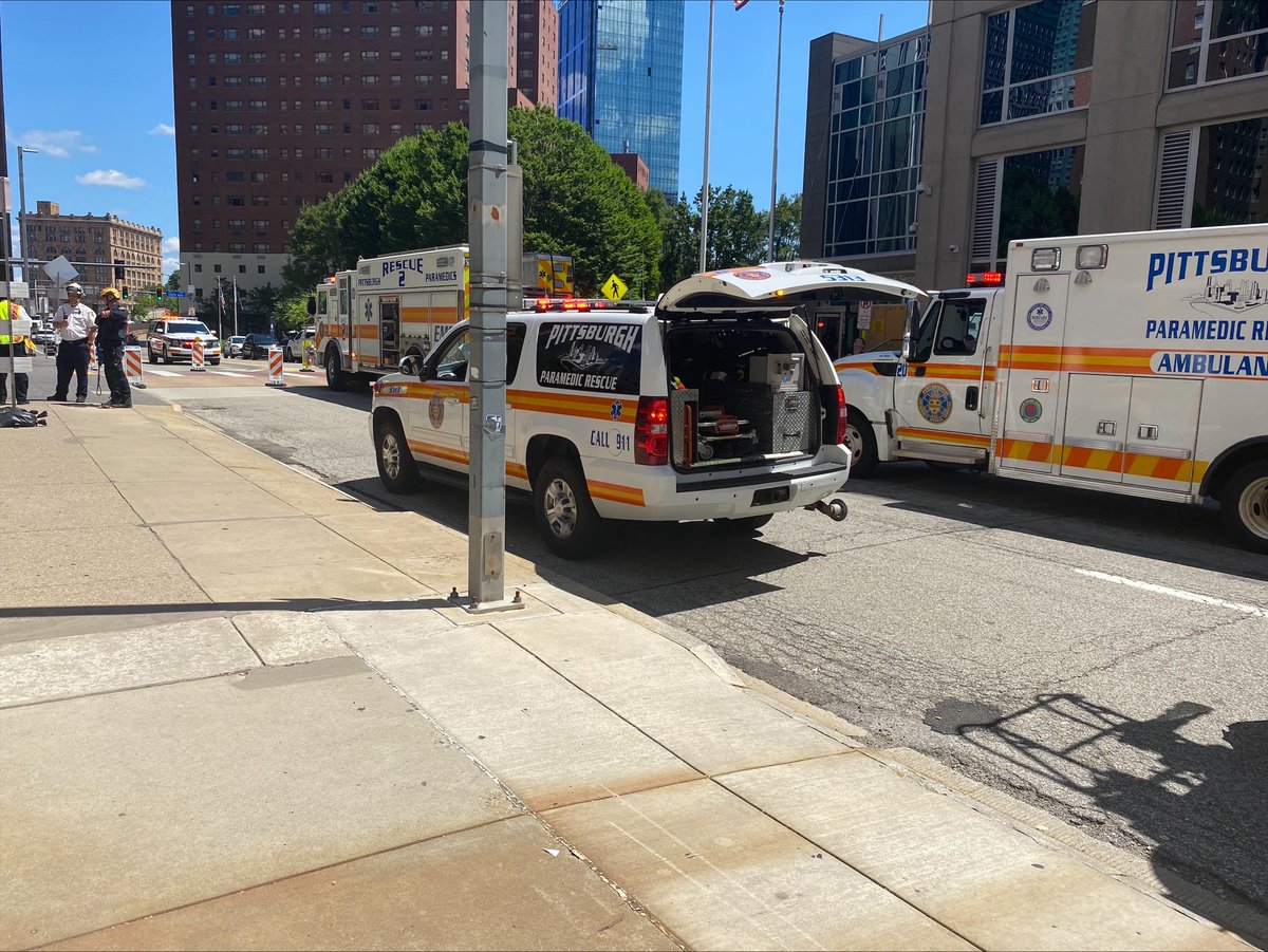 Pittsburgh EMS, Fire, and Police responded to a report of window washers trapped on a stalled scaffolding platform outside 500 Ross St. after it lost power.Engineers were able to reset the system and bring the workers back safely to the roof