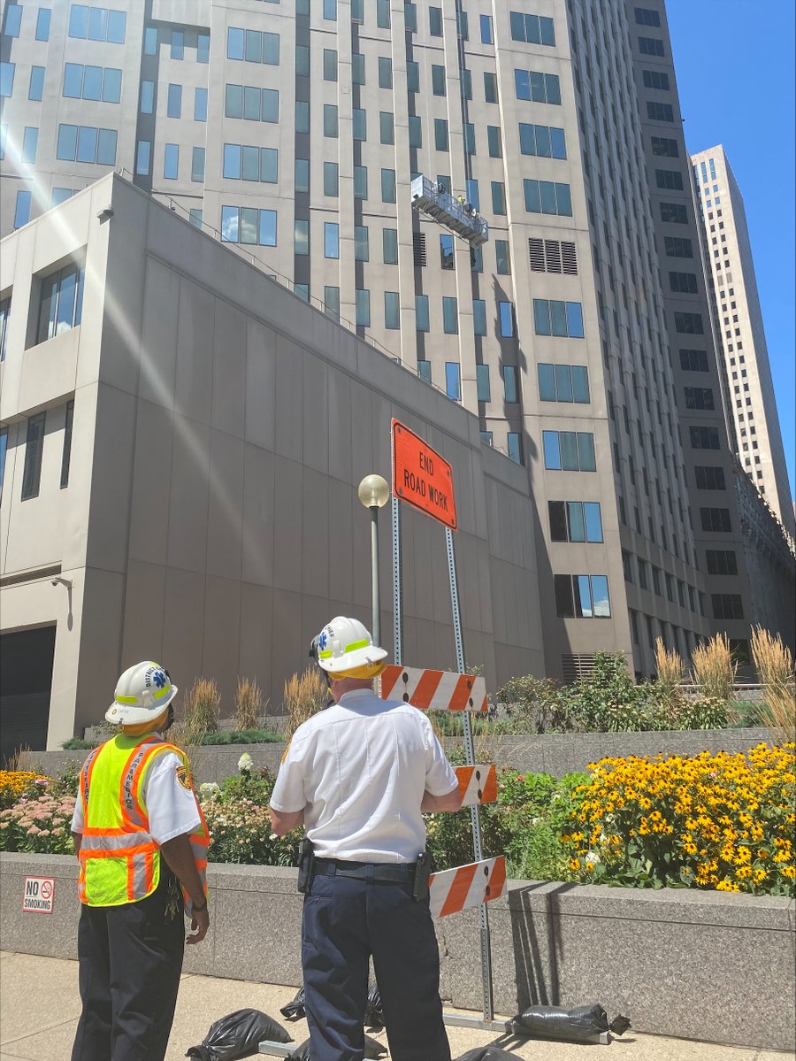 Pittsburgh EMS, Fire, and Police responded to a report of window washers trapped on a stalled scaffolding platform outside 500 Ross St. after it lost power.Engineers were able to reset the system and bring the workers back safely to the roof