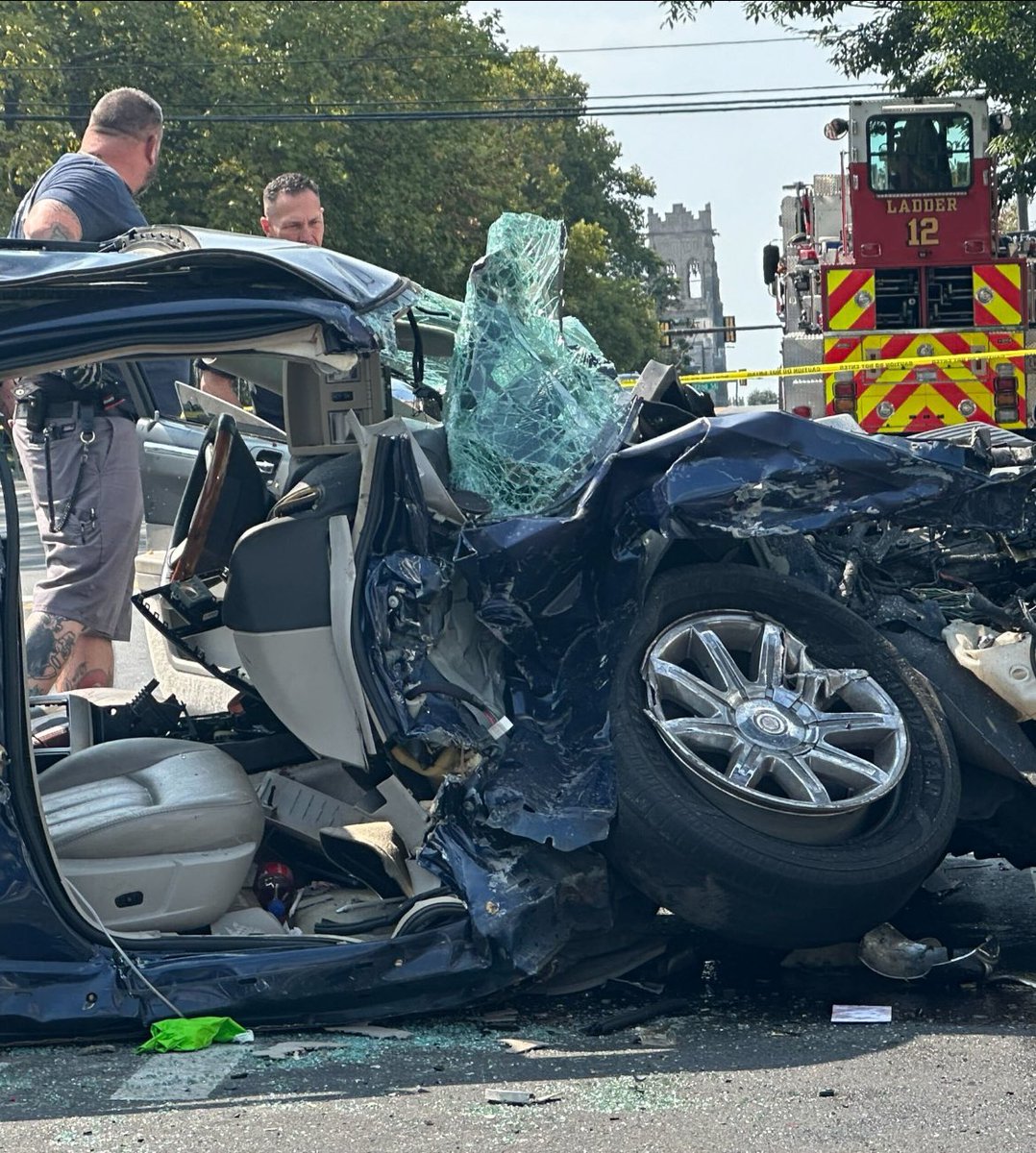 Deadly crash with Philadelphia Fire Department ladder truck on Lehigh Avenue and Sedgley Ave.   @PhillyPolice report @PhillyFireDept Ladder 12 was on way to assignment on Lehigh Ave when Chrysler 300 driver &ldquo;cut in front of fire ladder truck