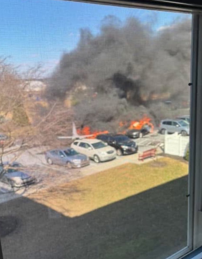 A six-seater Beechcraft (N347M) crashed shortly after taking off from Lancaster, PA Airport en route to Springfield, OHNumber of casualties currently unknown.The plane crashed into the parking lot of a retirement community, setting multiple cars ablaze. A plane has crashed into a neighborhood in Manheim, PA